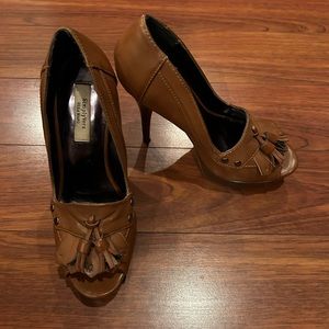 Vera wang tan heels